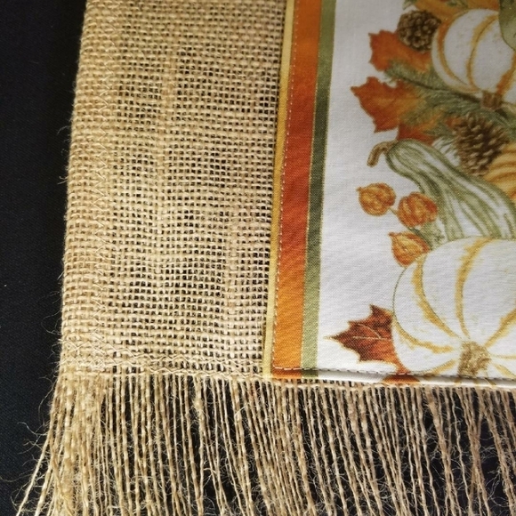 Table runner - Picture 3 of 5